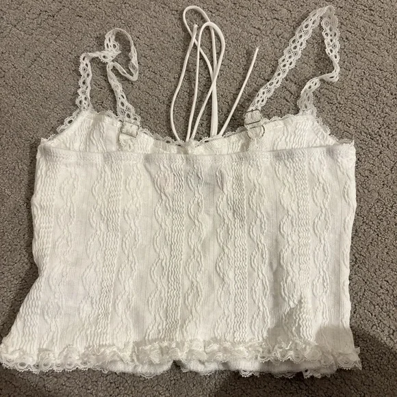 Elegant White Lace Women’s Top Edikted - Picture 2 of 3